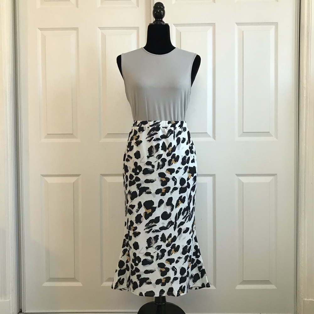 Leopard Print White Midi Pencil Skirt w/ flounce - Picture 3 of 5